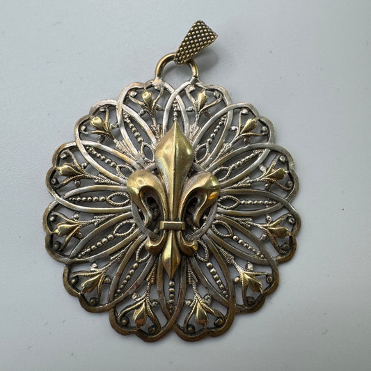 Pendentif ancien « fleur de Lys » - Métal argenté