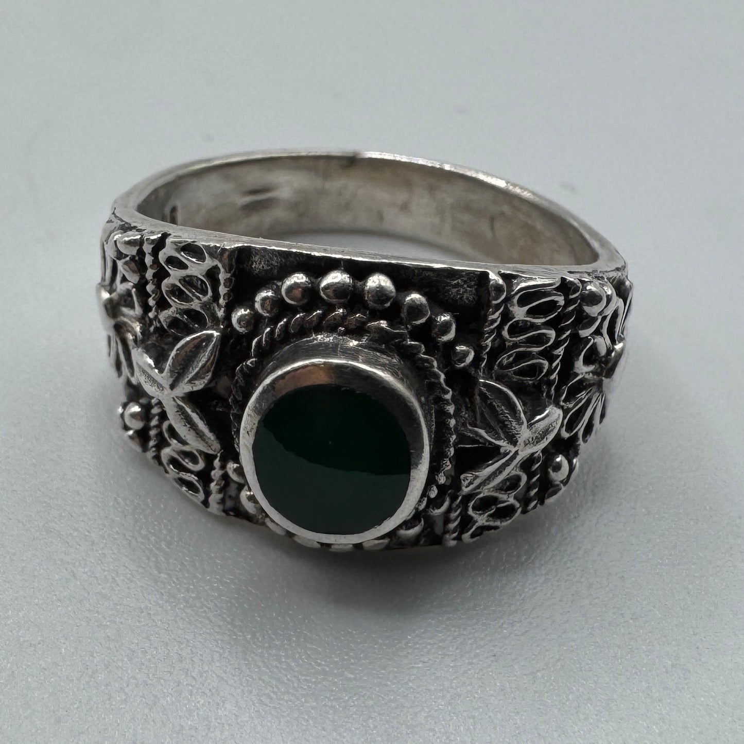 Bague en argent massif et pierre