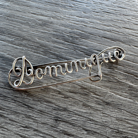 Broche ancienne « Dominique » métal argenté