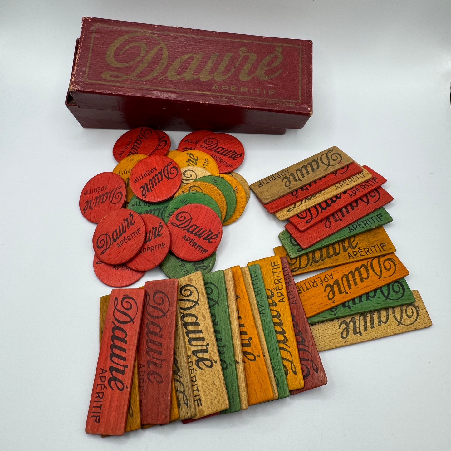 boîte de jetons anciens publicitaires - Dauré Apéritif