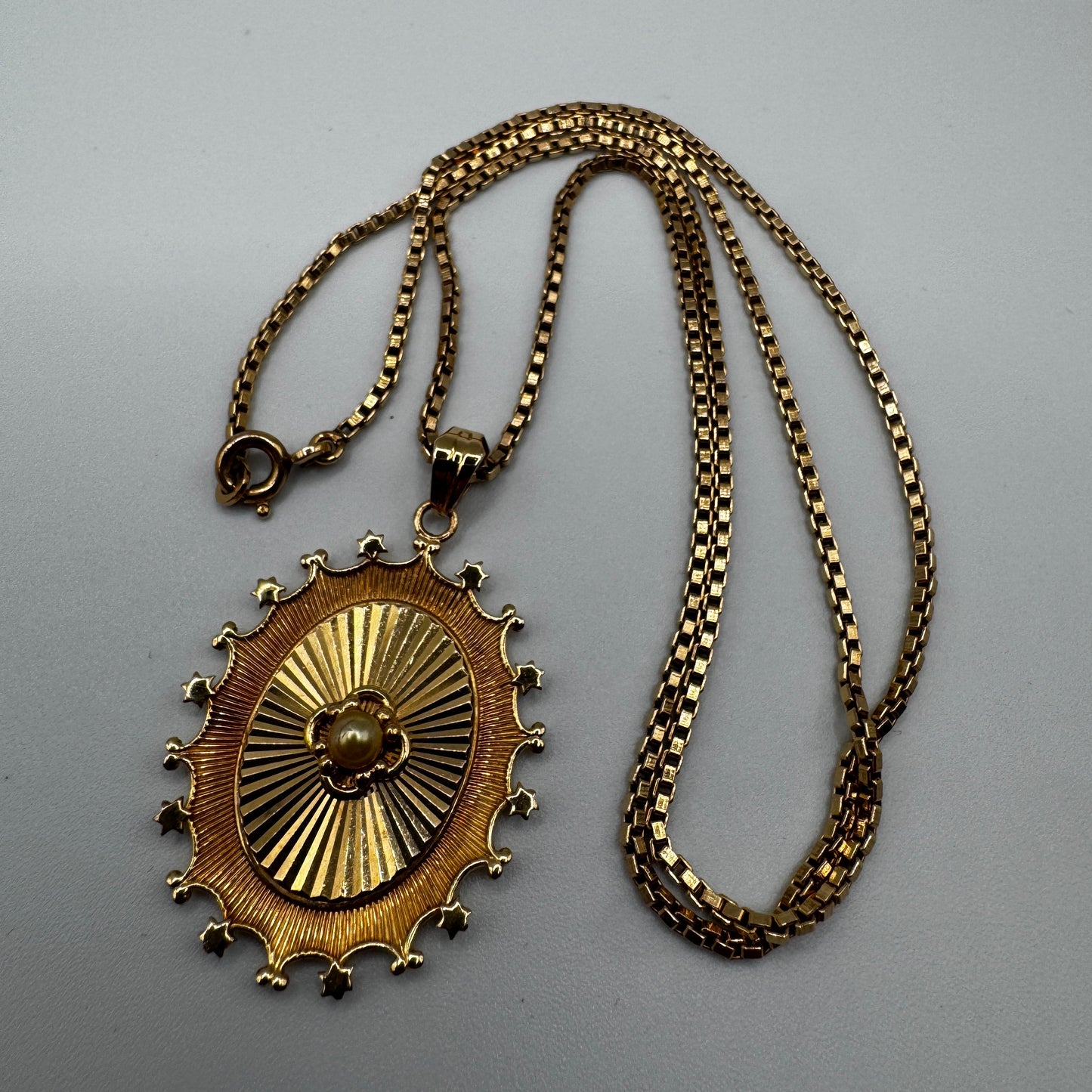 Superbe Pendentif vintage en plaqué or avec sa chaîne