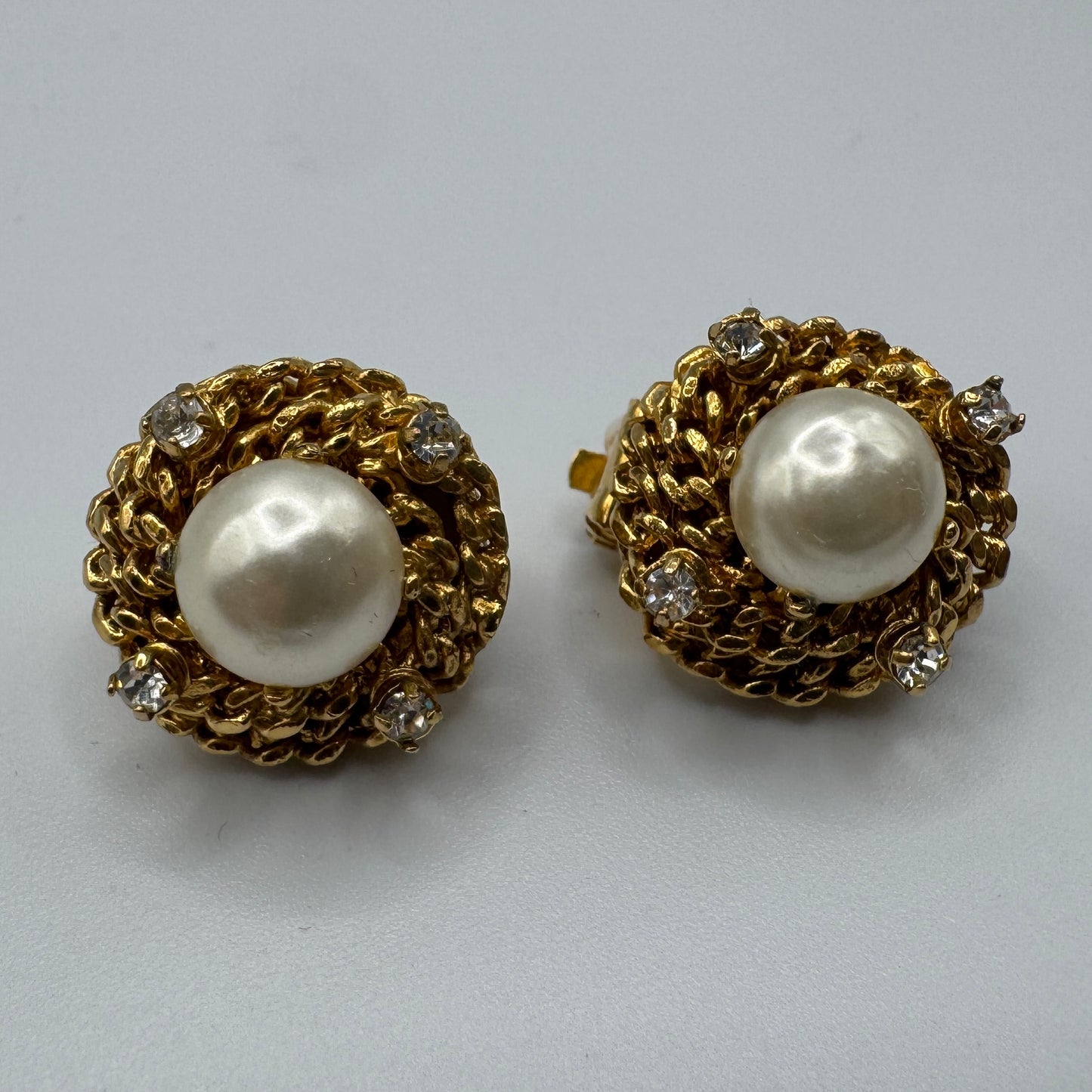 CLIPS D'OREILLES CHANEL vintage - métal doré