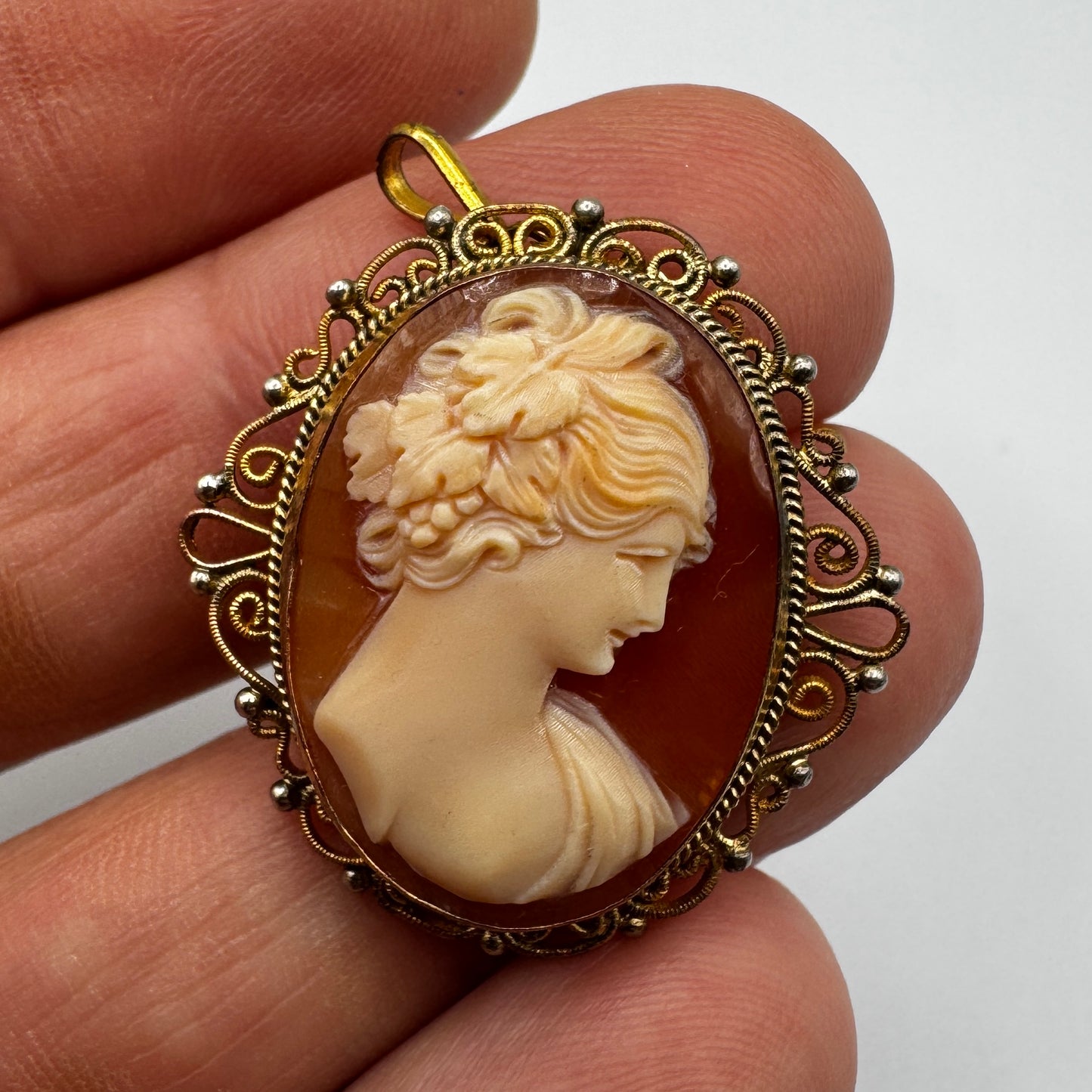 Pendentif ancien camée - monture doré