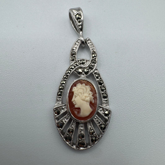 Pendentif camée - argent massif et marcassites