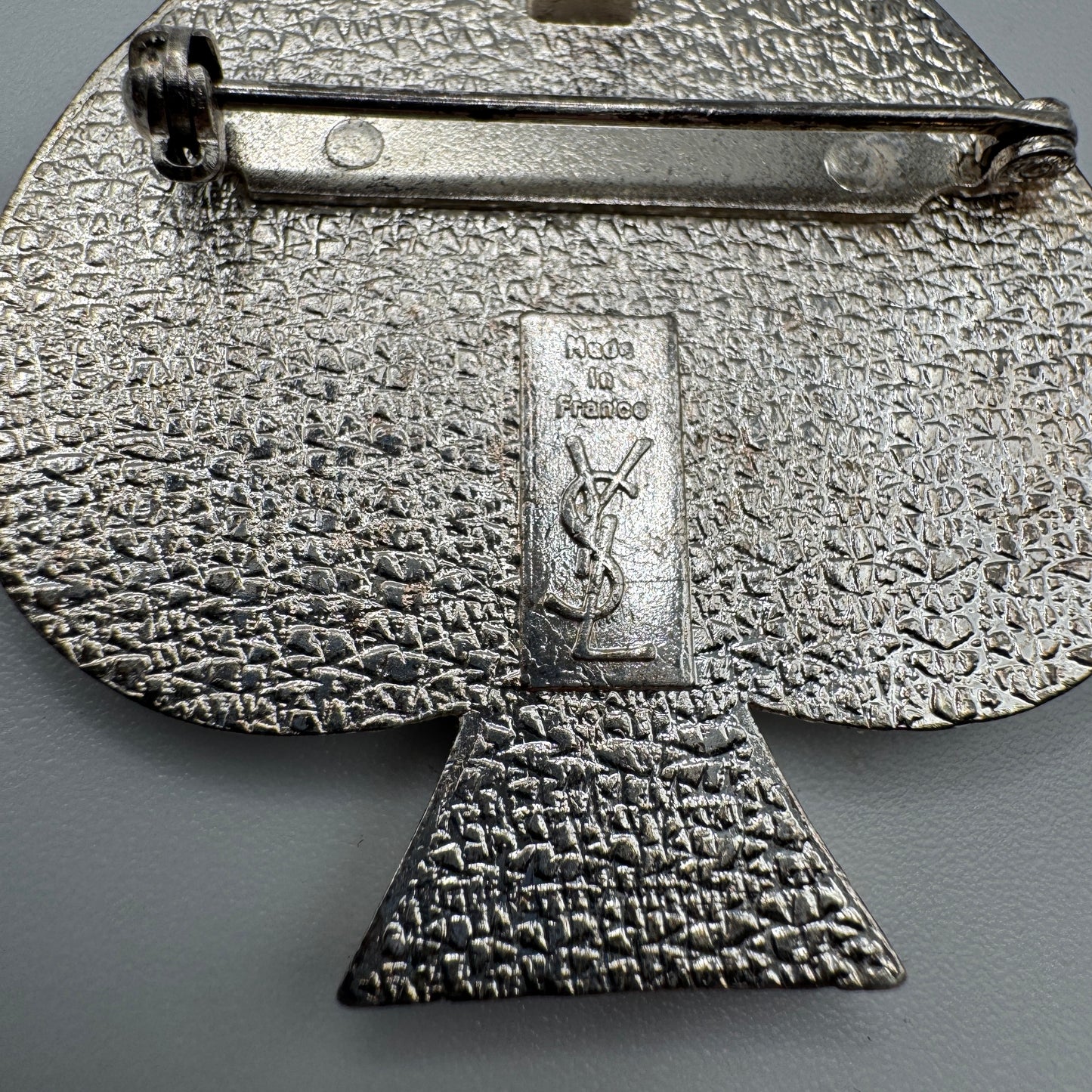 Broche « vice versa » YVES SAINT LAURENT