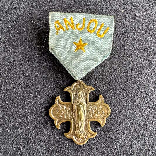 Médaille religieuse ancienne « Notre Dame D’Anjou »