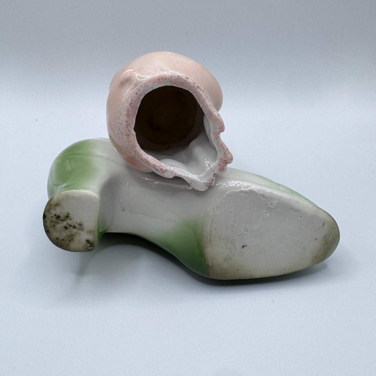 Superbe vide poche XIXe « cochon au soulier » en Porcelaine polychrome