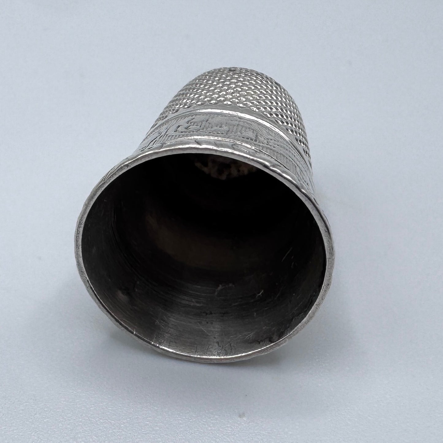 Superbe Joli Dé à coudre ancien en argent