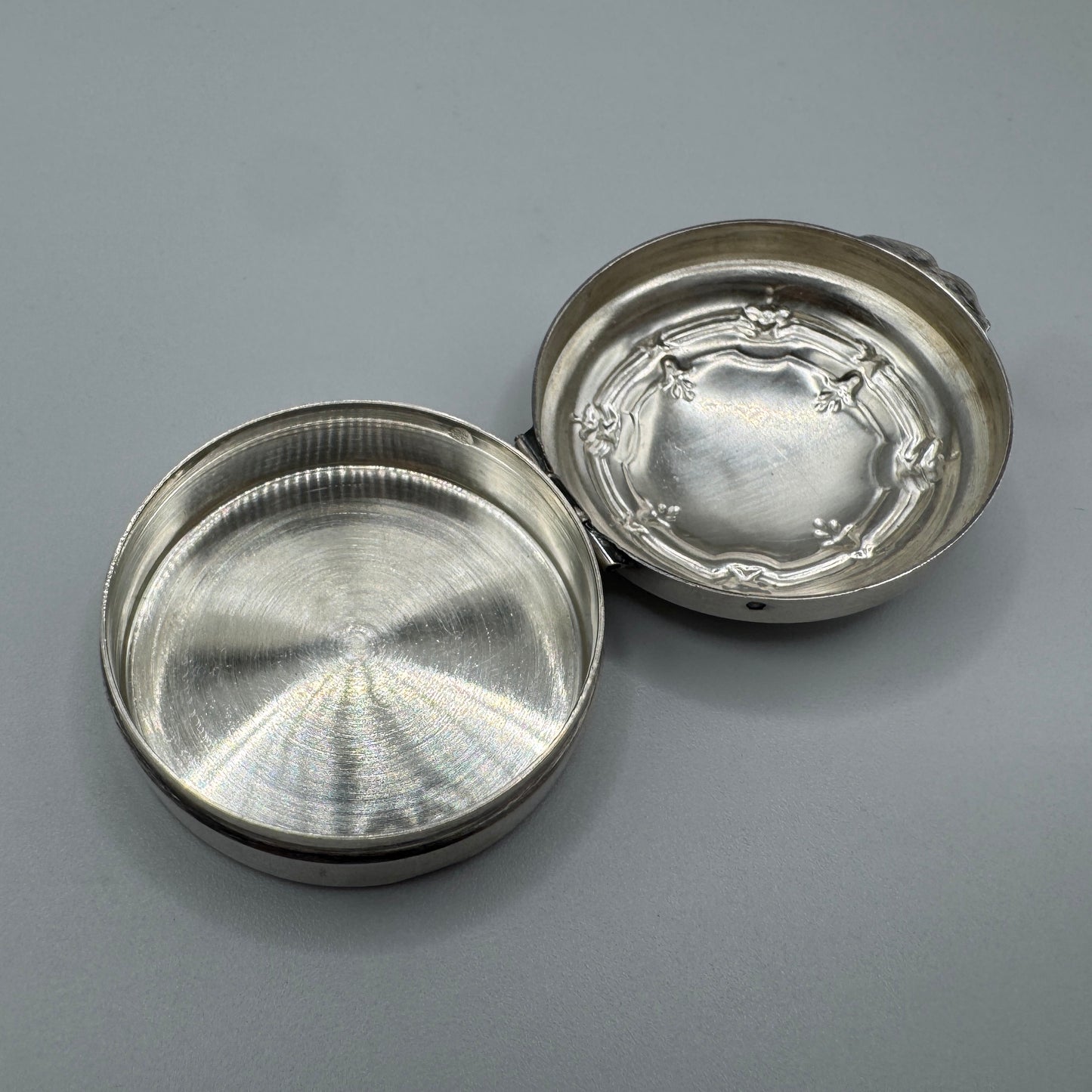 boîte pilulier ancien en argent