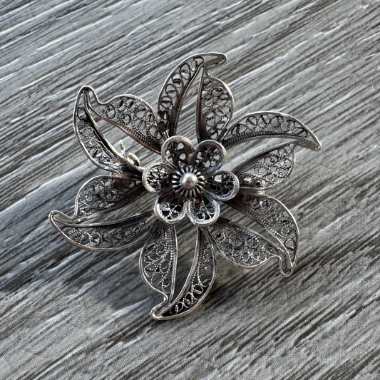 Broche ancienne en filigrane - fleur en argent