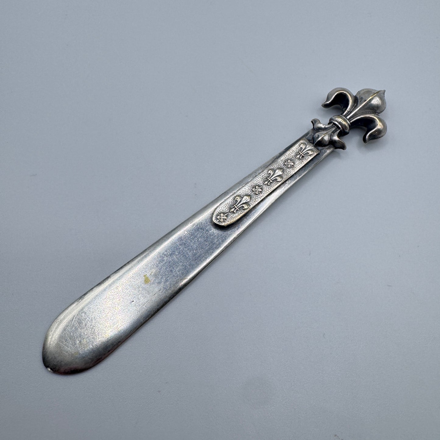Coupe papier ancien « Fleur de Lys »