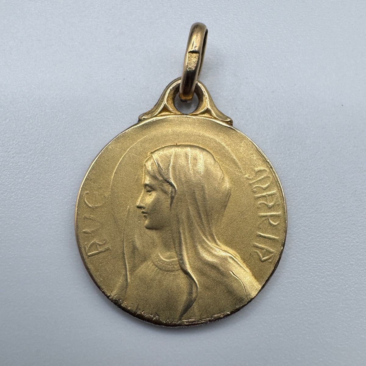 Medaille ancienne plaqué or « Sainte Vierge »