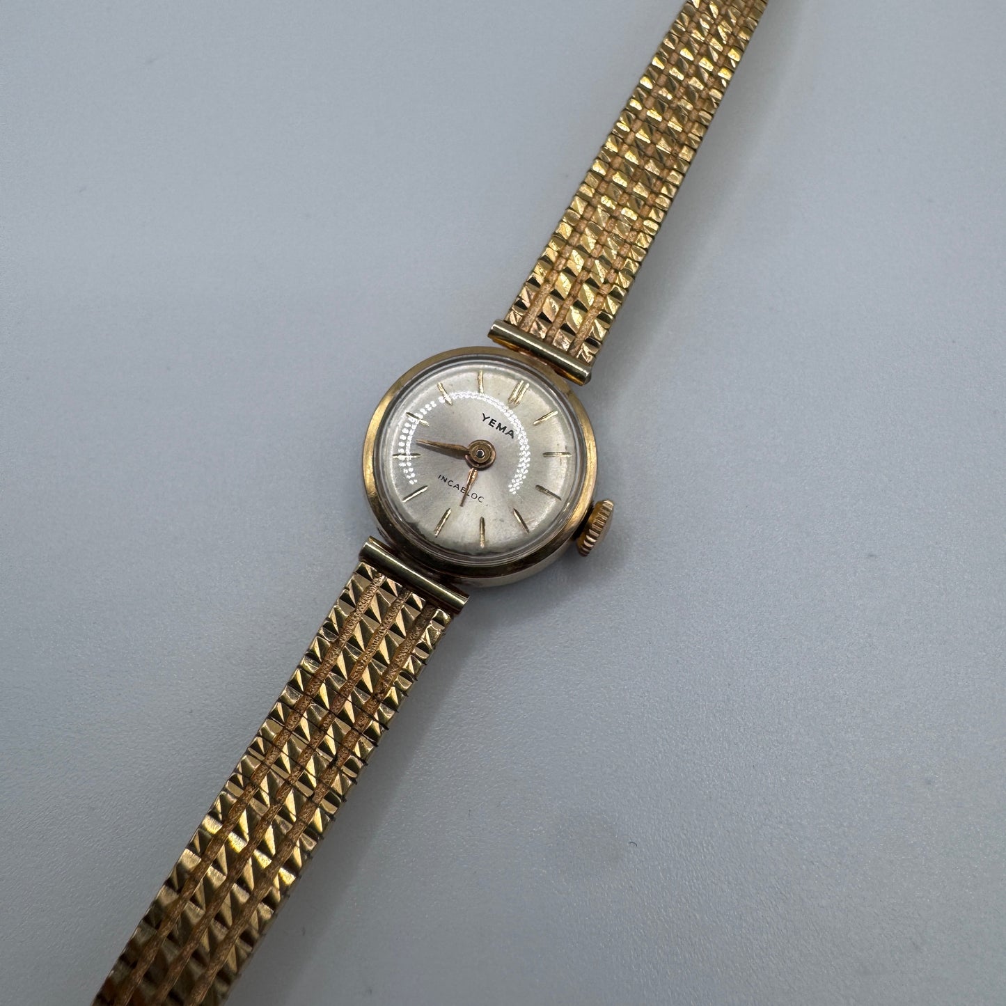 Montre bracelet mécanique de femme ancienne YEMA - plaqué or