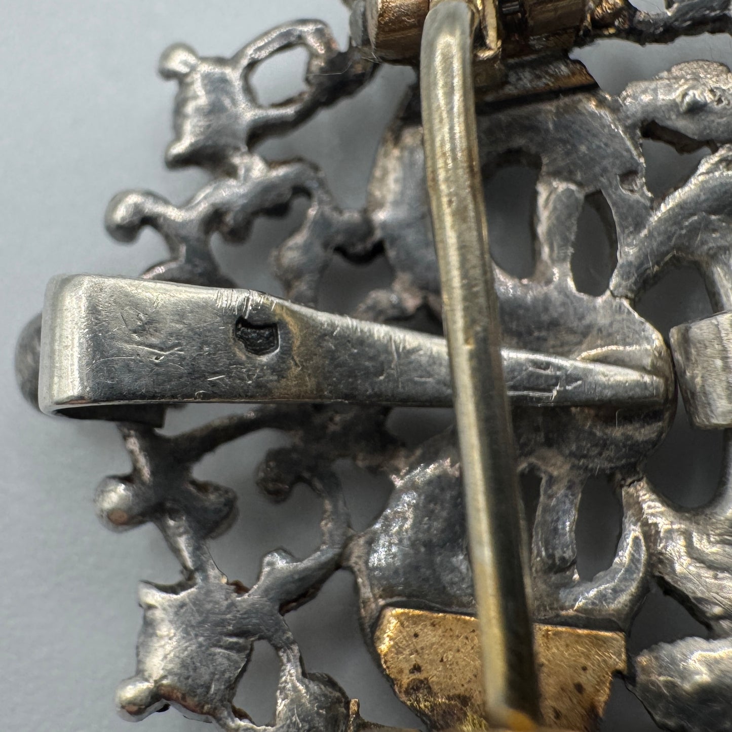 Rare Broche XIXe en argent - Saint Esprit 