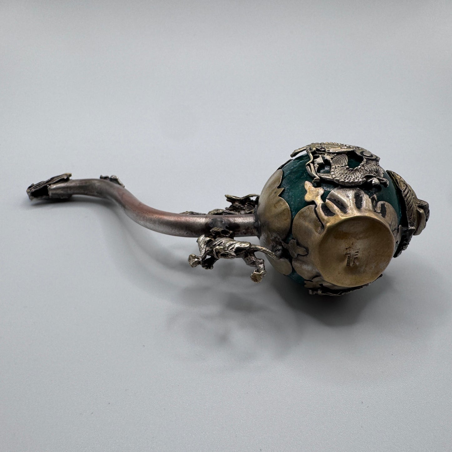 Rare pipe à opium Chinoise - motif au dragon, tête de lion, tigre et grenouille