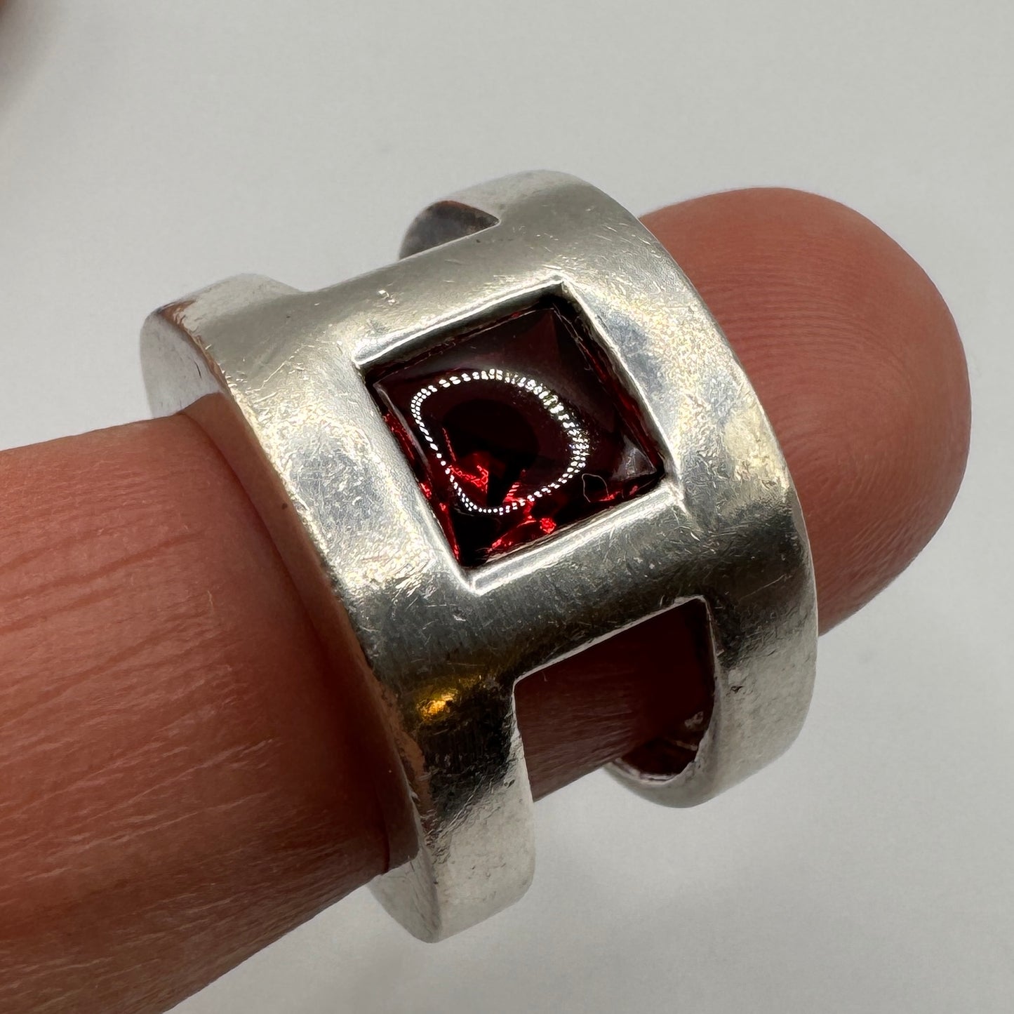 Grosse Bague en argent et pierre taillée