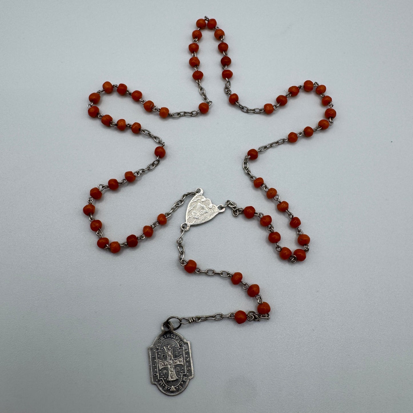 Petit Chapelet ancien vers 1900 « Saint Benoit » - argent massif et corail