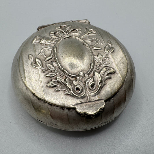 Petite boîte ancienne poudrier style Louis XVI
