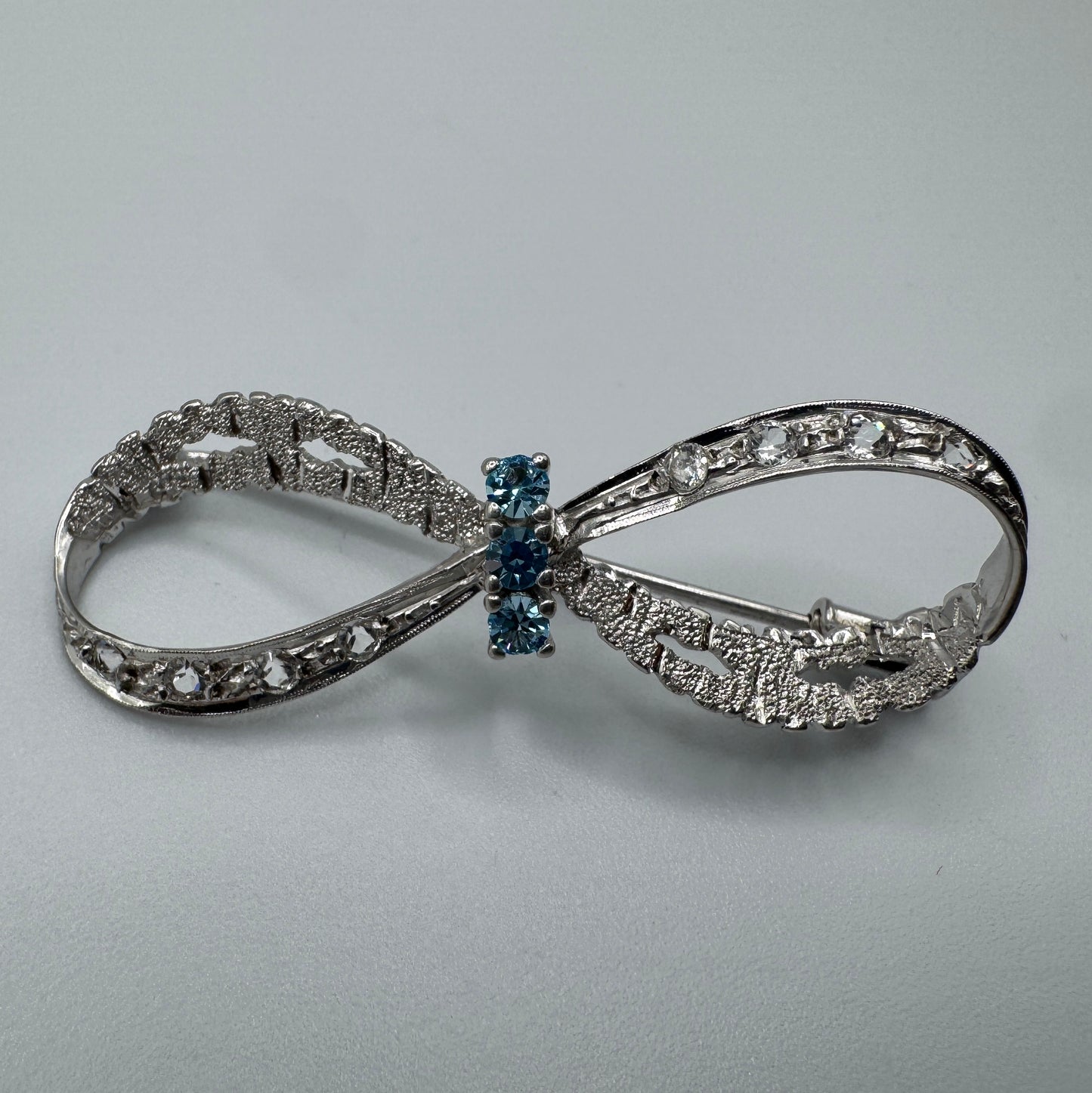 Broche « Noeud » - argent massif et pierres