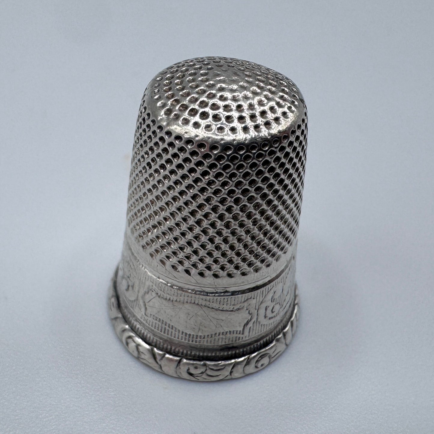 Superbe Joli Dé à coudre ancien en argent