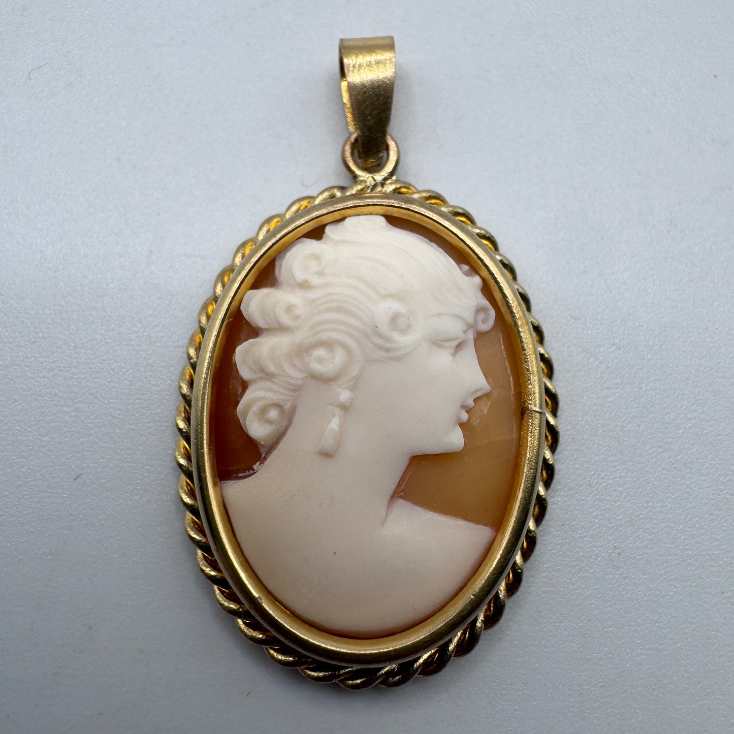 Pendentif ancien camée - monture doré