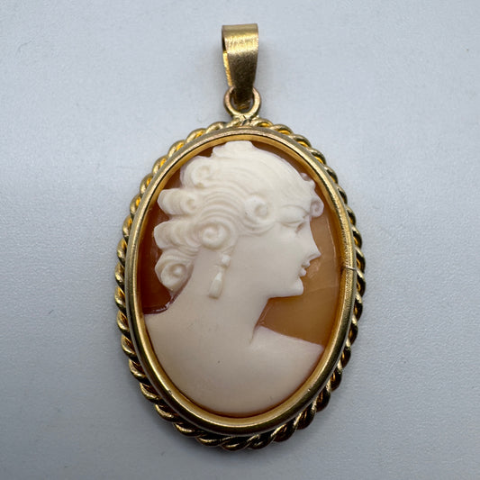 Pendentif ancien camée - monture doré