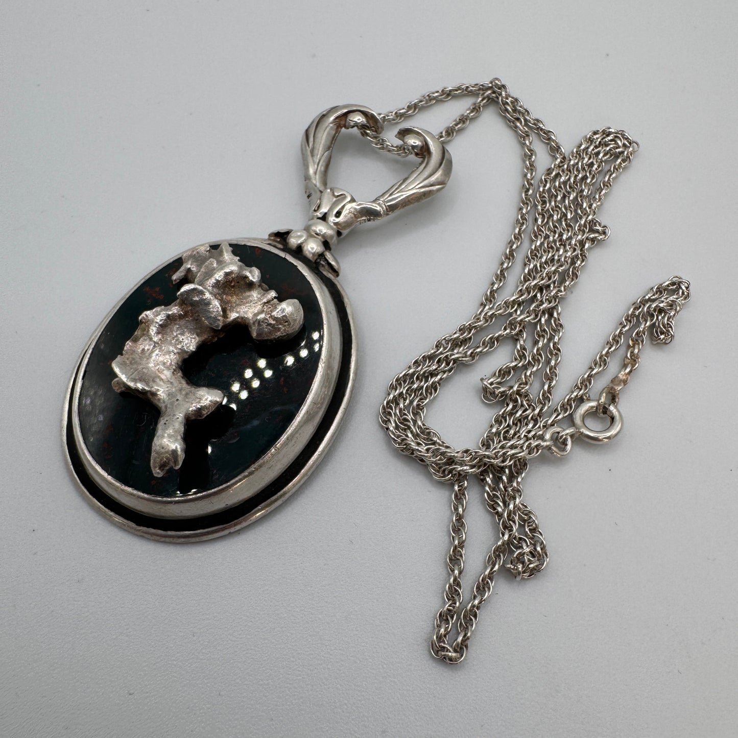 Superbe collier Pendentif ancien - argent massif et jaspe sanguin