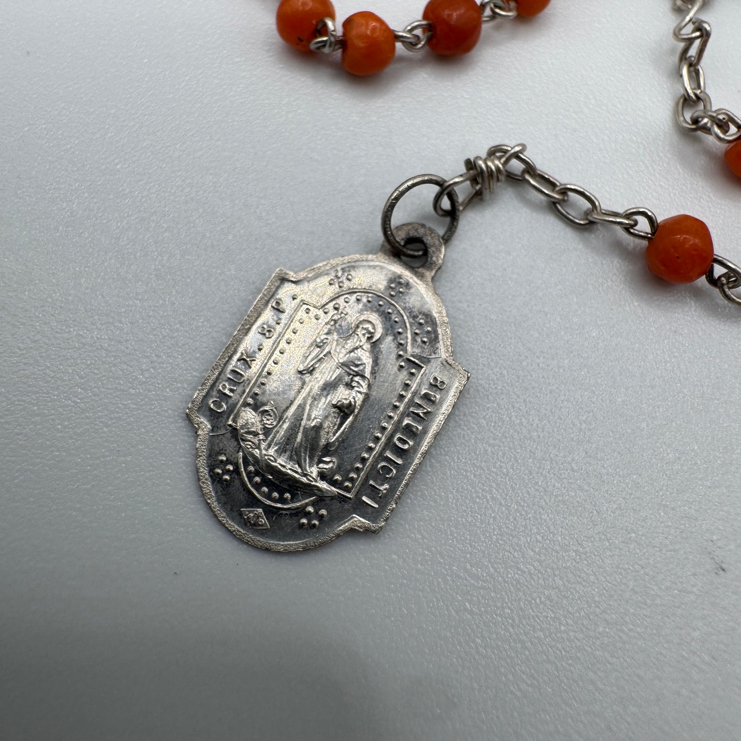 Petit Chapelet ancien vers 1900 « Saint Benoit » - argent massif et corail
