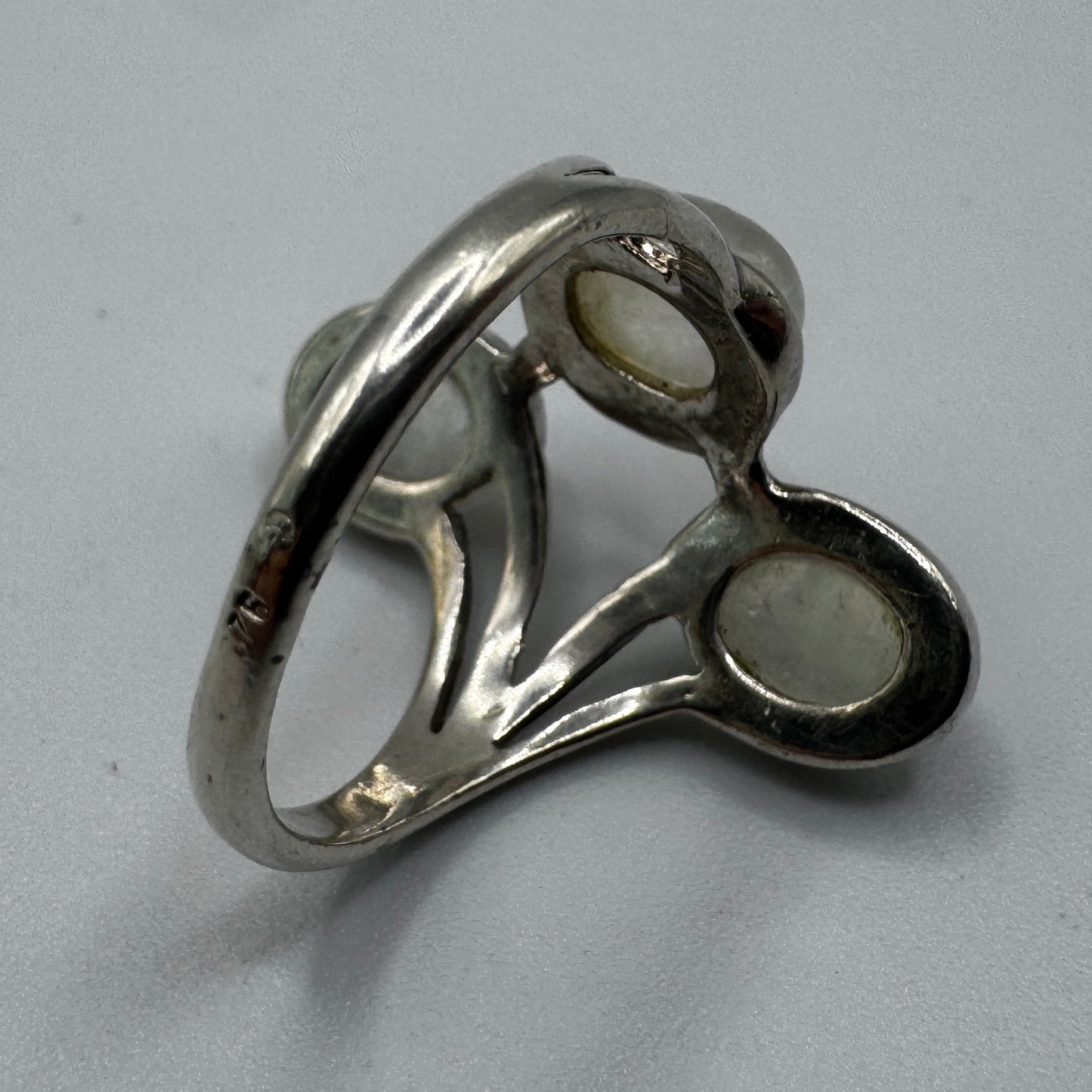 Bague en argent et pierre de Lune