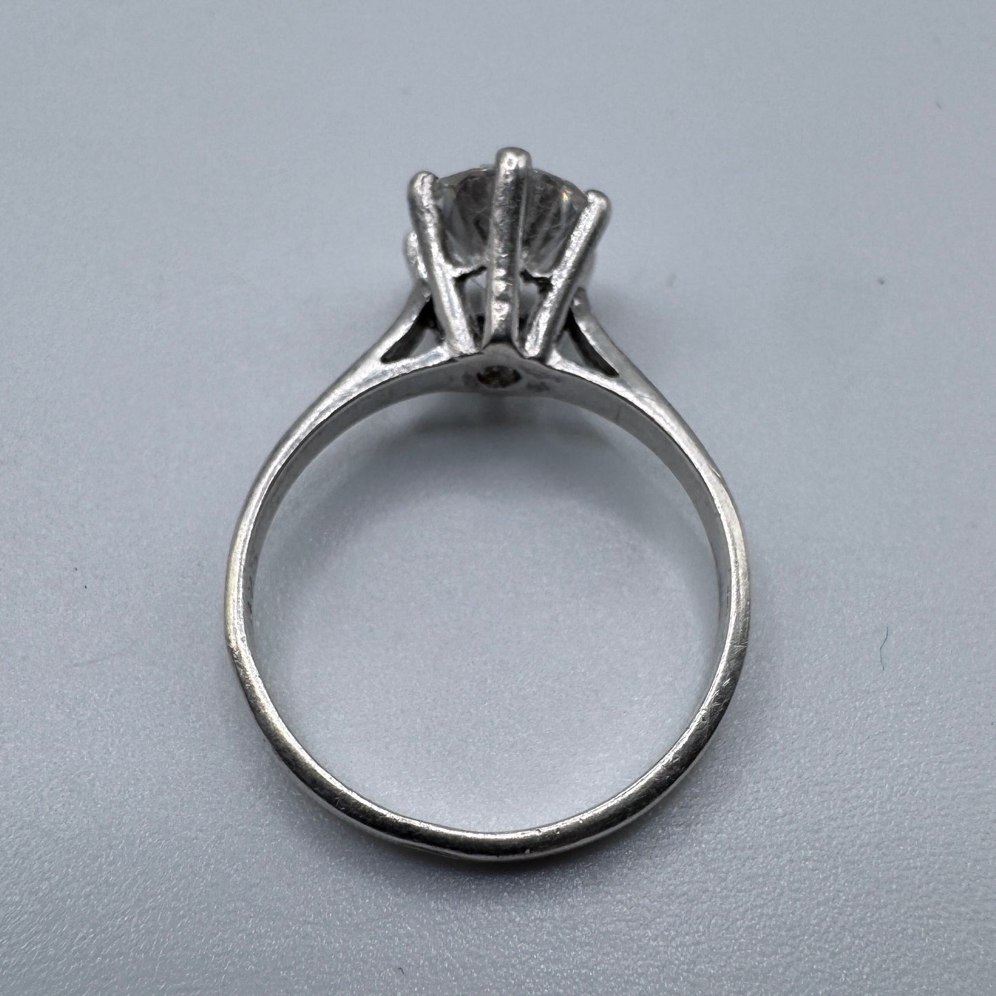Jolie bague en argent et brillant