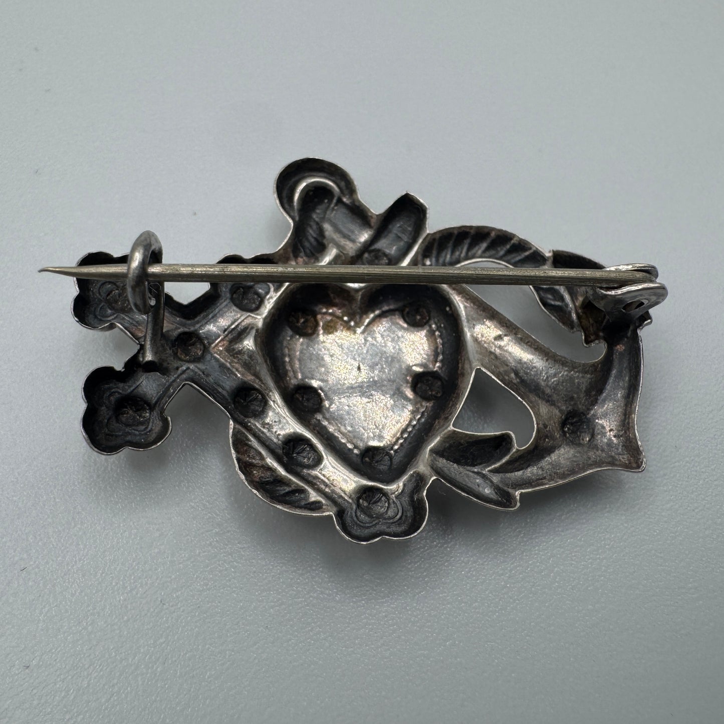 Broche ancienne religieuse « croix - coeur - ancre » argent massif
