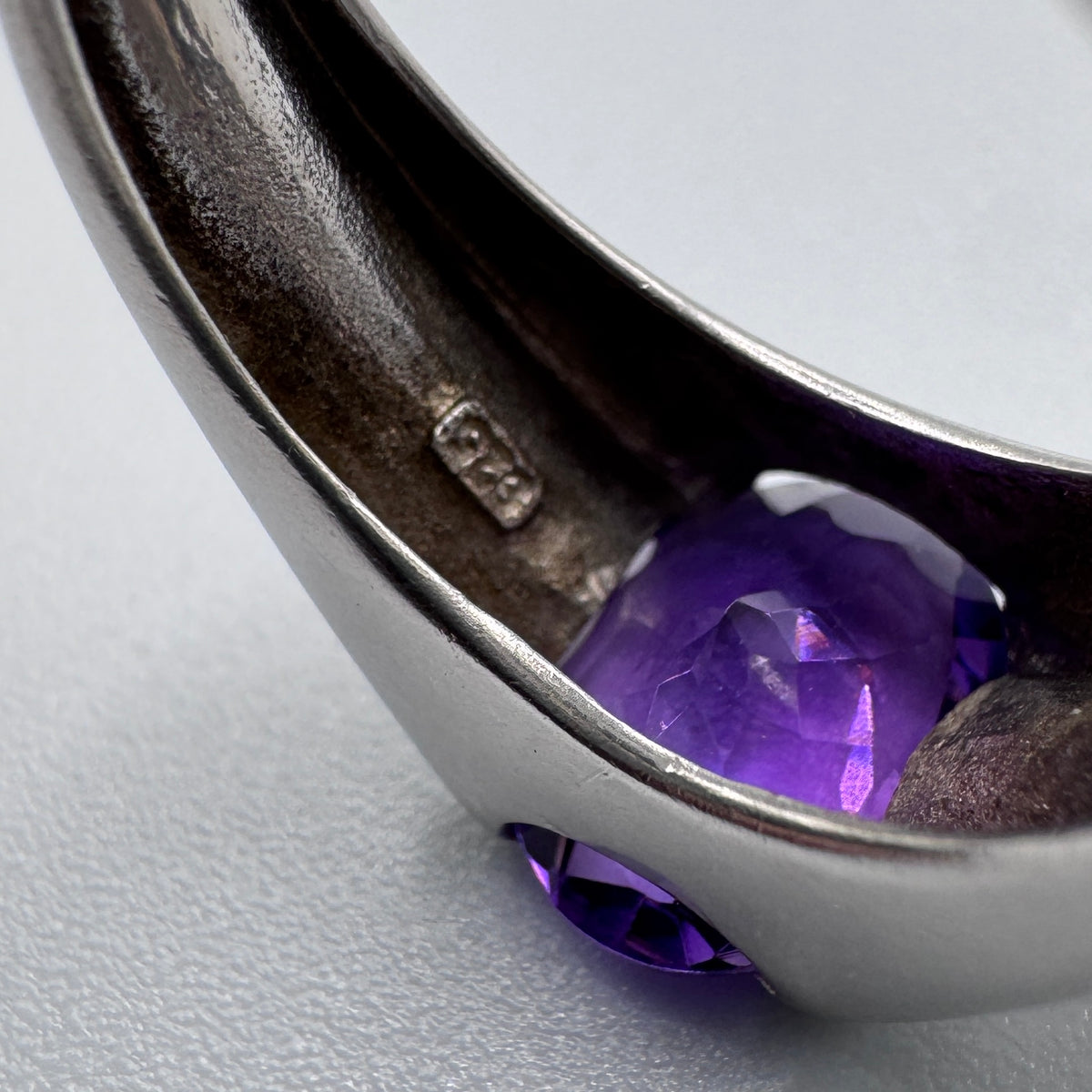Bague en argent et améthyste