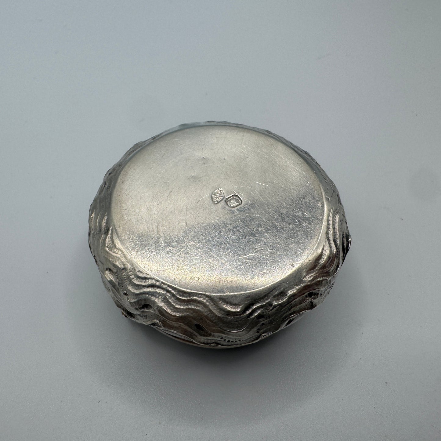 boîte pilulier ancien en argent massif