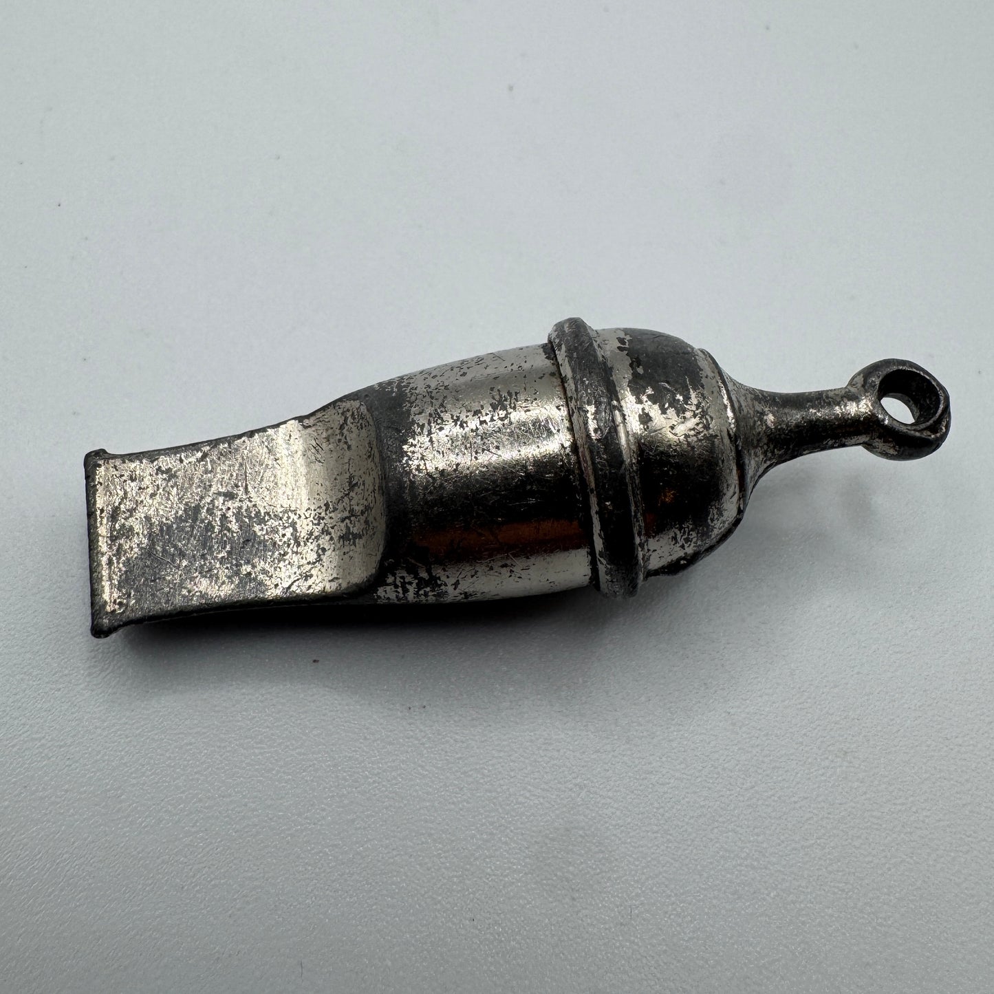 Sifflet Ancien en étain