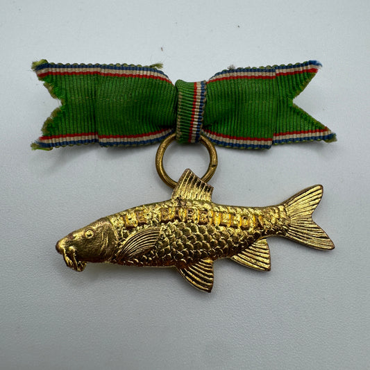 Médaille ancienne association de pêche « Le Barbillon »