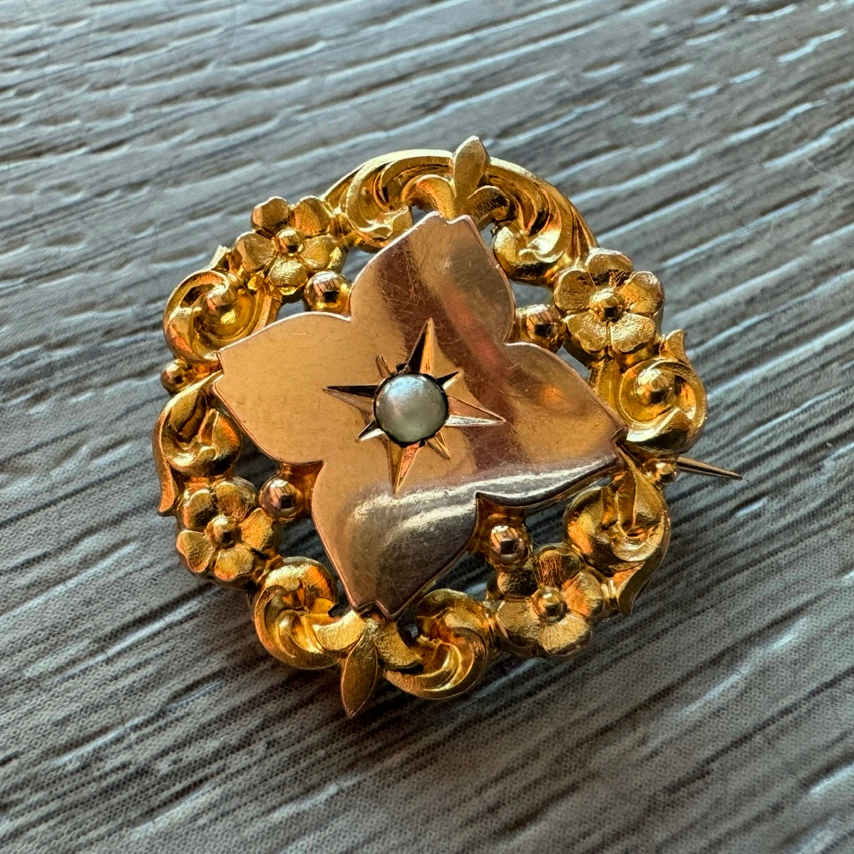 Broche ancienne en plaqué or - vers 1900