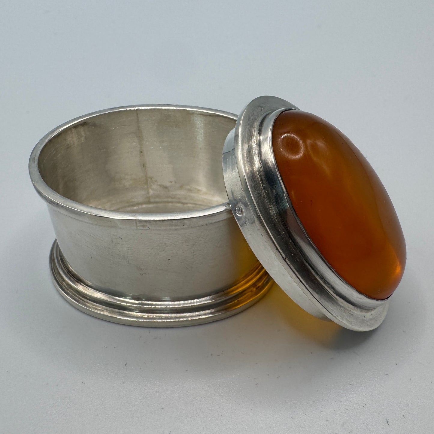 Superbe boîte pilulier en argent et ambre résine