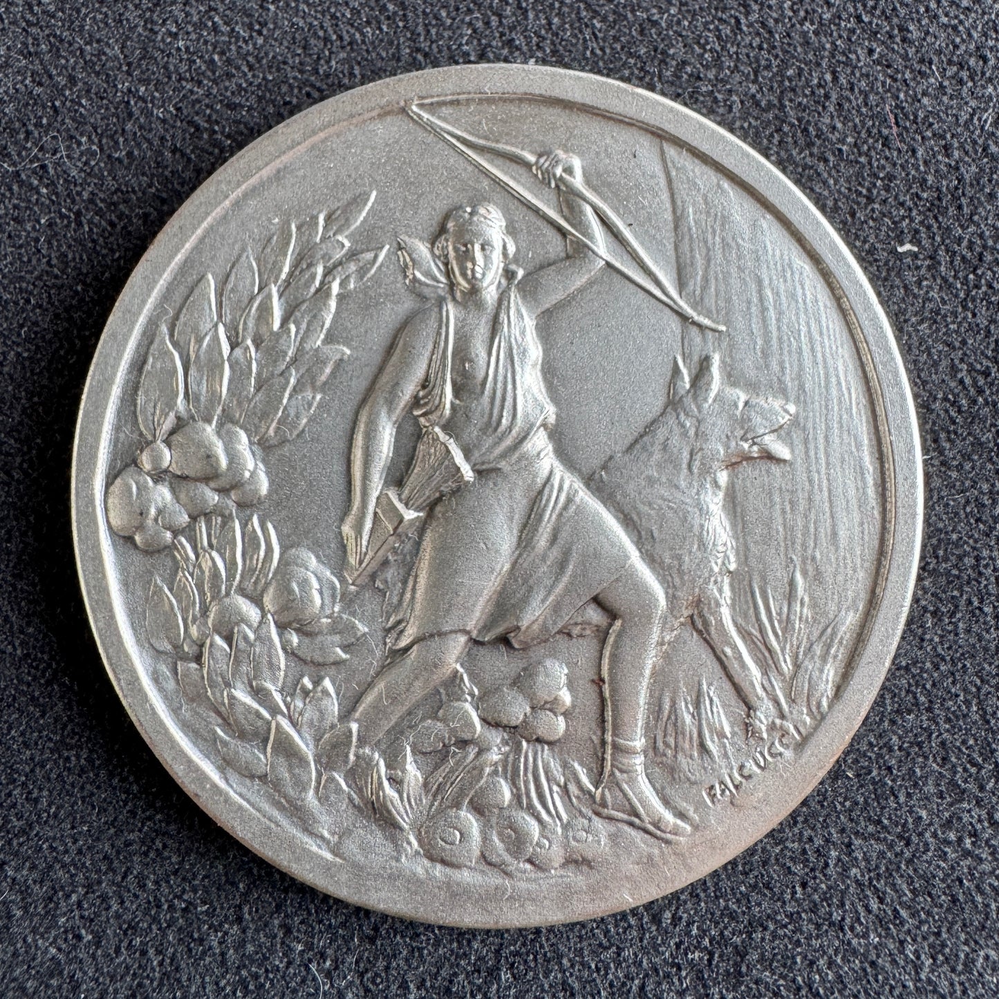 Medaille ancienne en bronze « société canine de Monaco - Diane chasseresse »