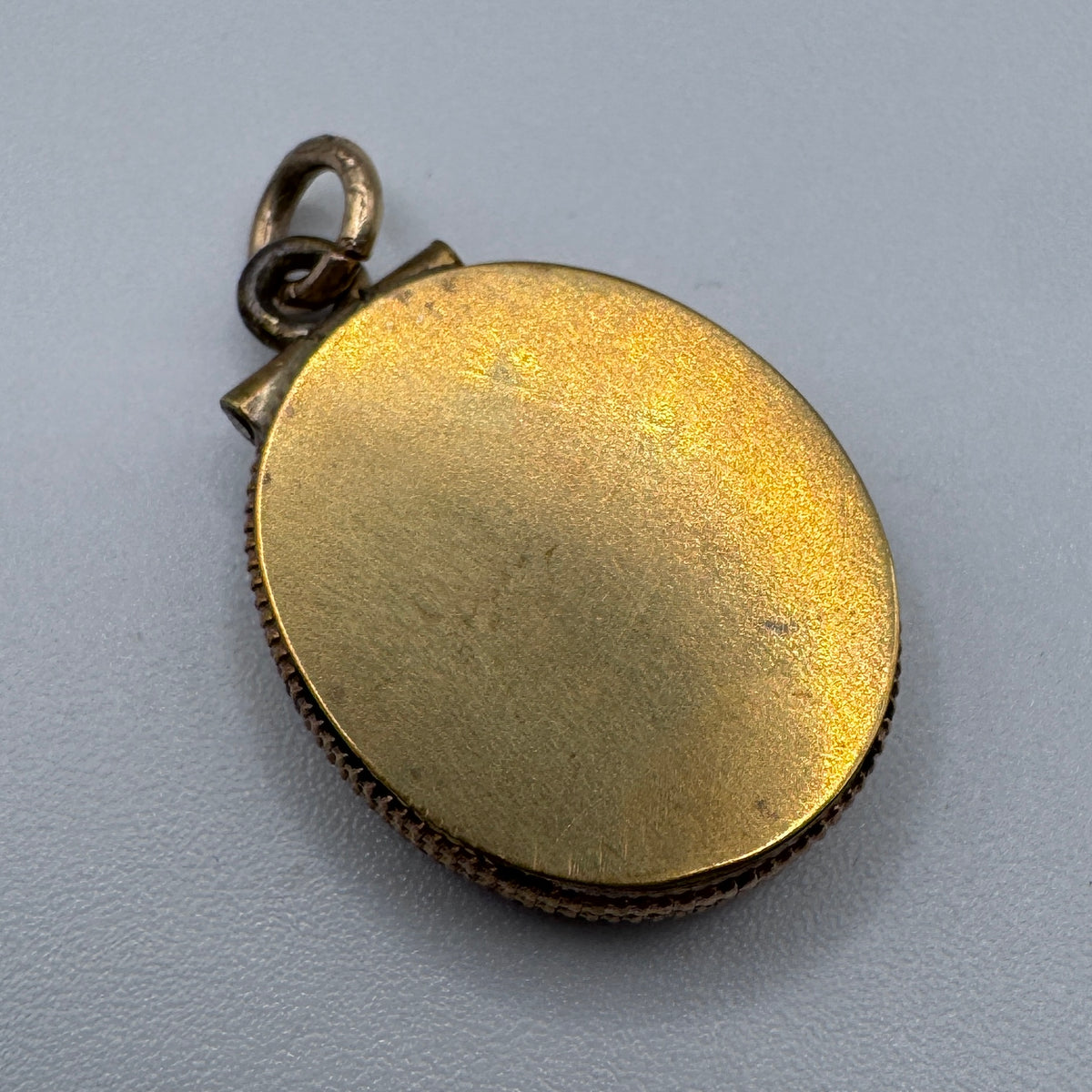 Pendentif ancien porte relique - bronze