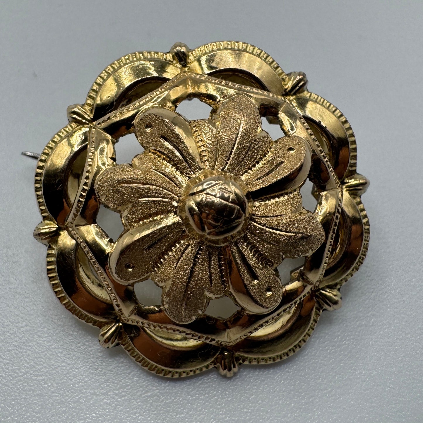 Broche ancienne en plaqué or - vers 1900