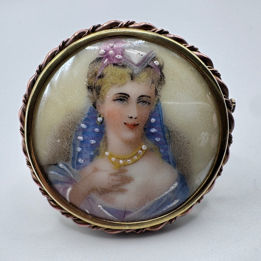 Broche ancienne porcelaine de Limoges « portrait de femme »