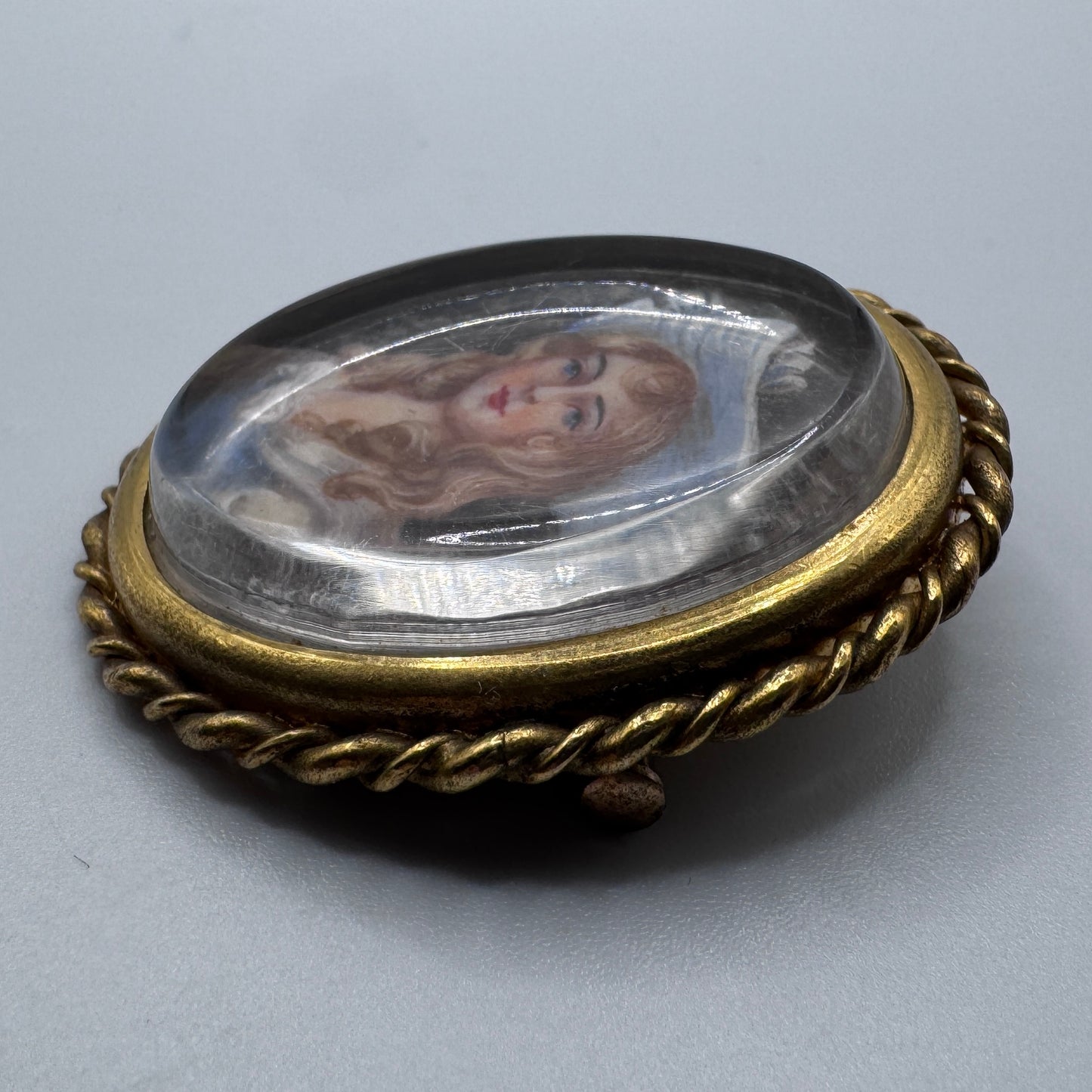 Superbe broche ancienne - portrait miniature peint à la main