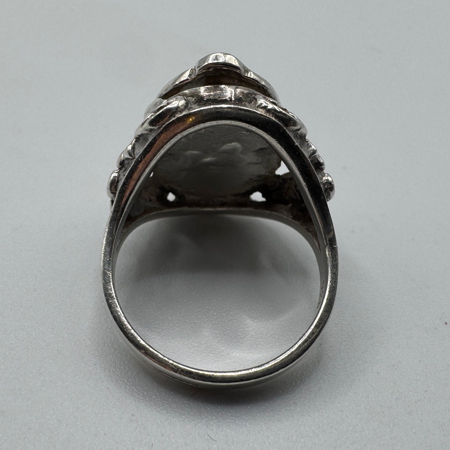 Bague à poison en argent motif scarabée