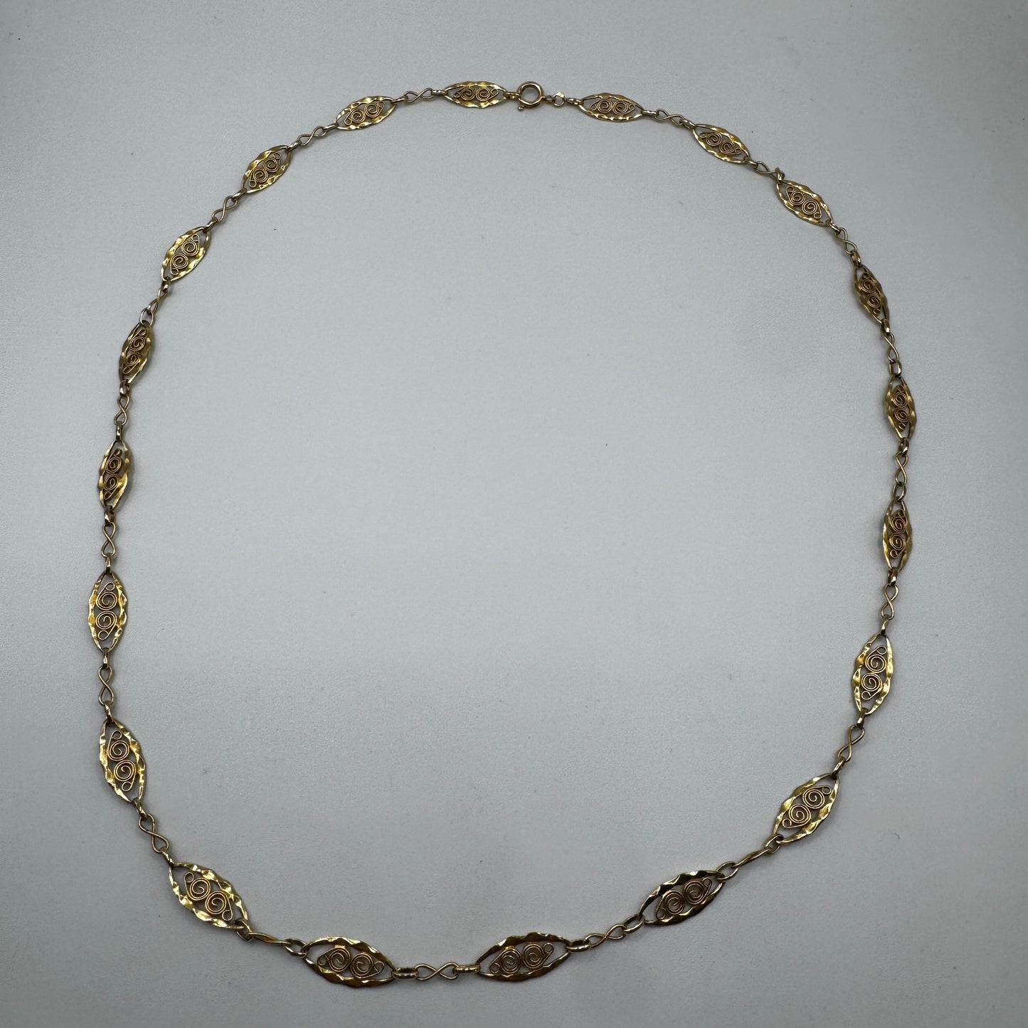 chaîne ancienne filigrane en plaqué or