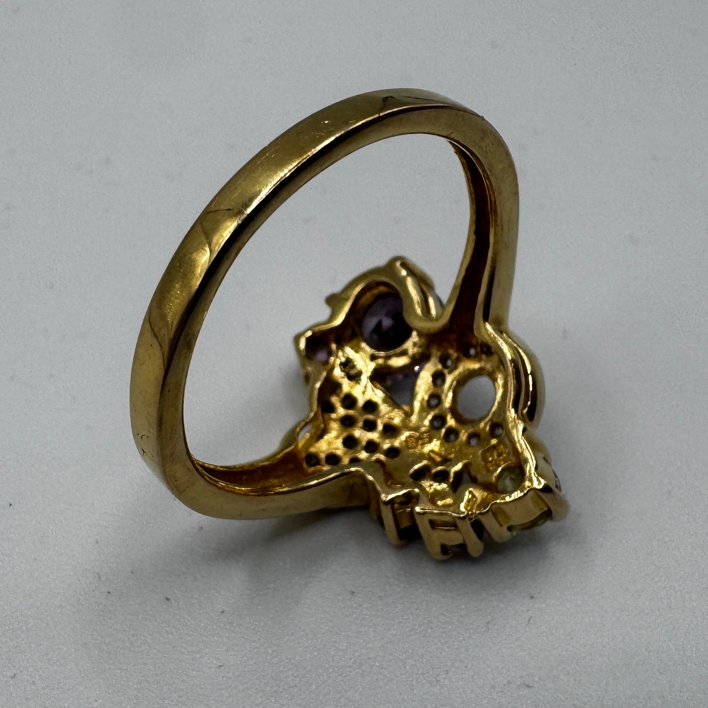 Bague en plaqué or - pierres et verroterie