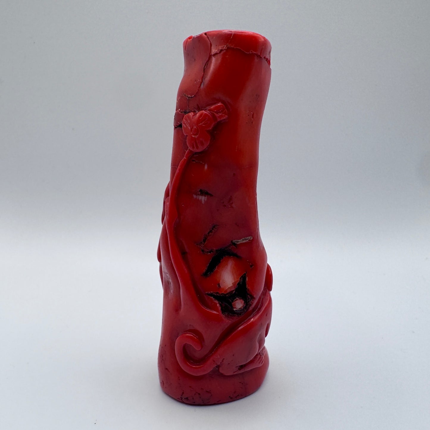 Sculpture chinoise ancienne en corail rouge  « l’enfant et son chien »