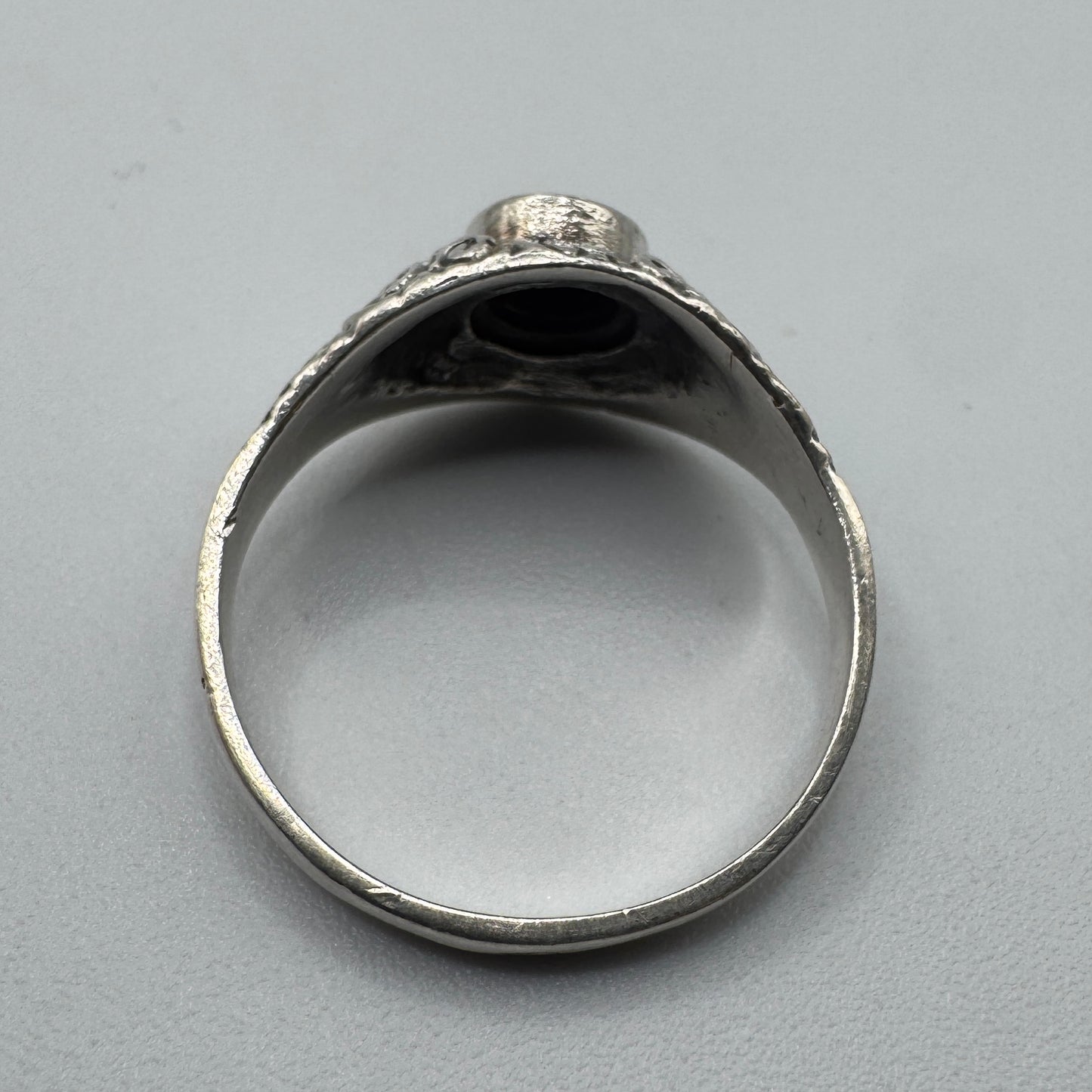 Jolie Bague en argent et pierre noire
