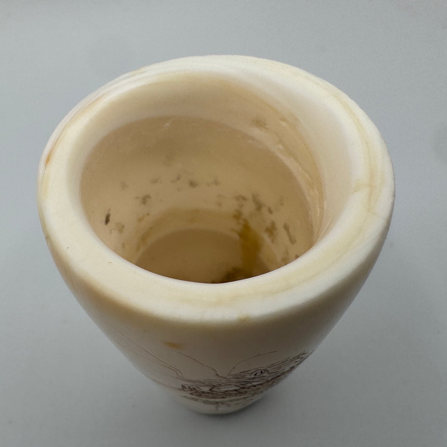 Curiosité ancienne - petit creuset en coquillage - travail Asiatique