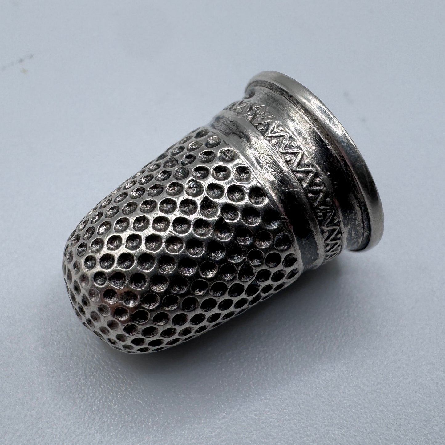 Petit Dé à coudre ancien en argent