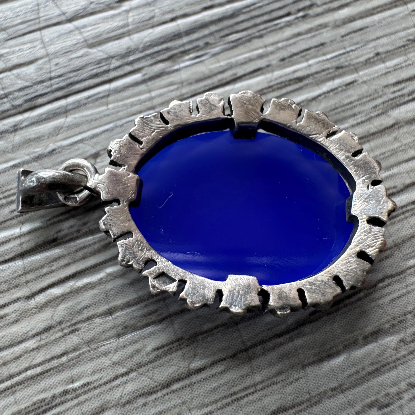 Pendentif ancien Art Déco en argent et pierre polie